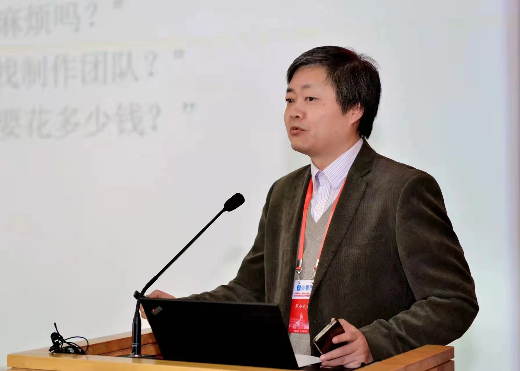 以你为镜：平凡相伴里的微光——记东南大学杰出教学奖获得者、信息科学与工程学院孟桥教授